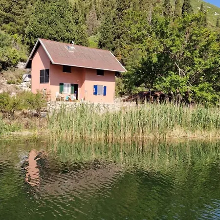 A House In The Wilderness Σπίτι διακοπών
